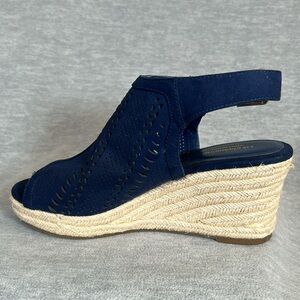 LIZ CLAIBORNE Open-Toe Sling Back Espadrilles with Shiny Gold Hardware